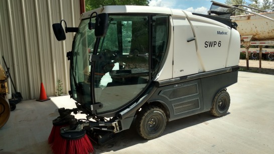 2003 Madvac Street sweeper - Black/White
