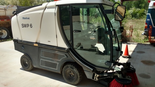 2003 Madvac Street sweeper - Black/White