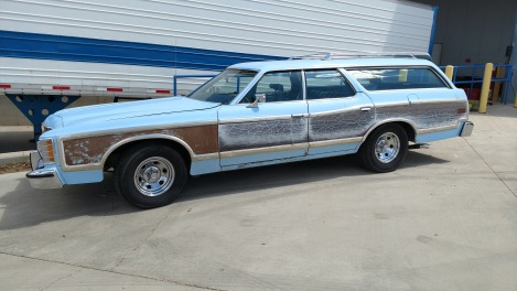 1973 Ford Country Squire - Blue