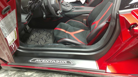 2016 Lamborghini Aventador - Red