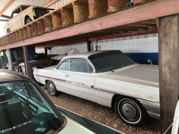 1961 Pontiac  - Black/White